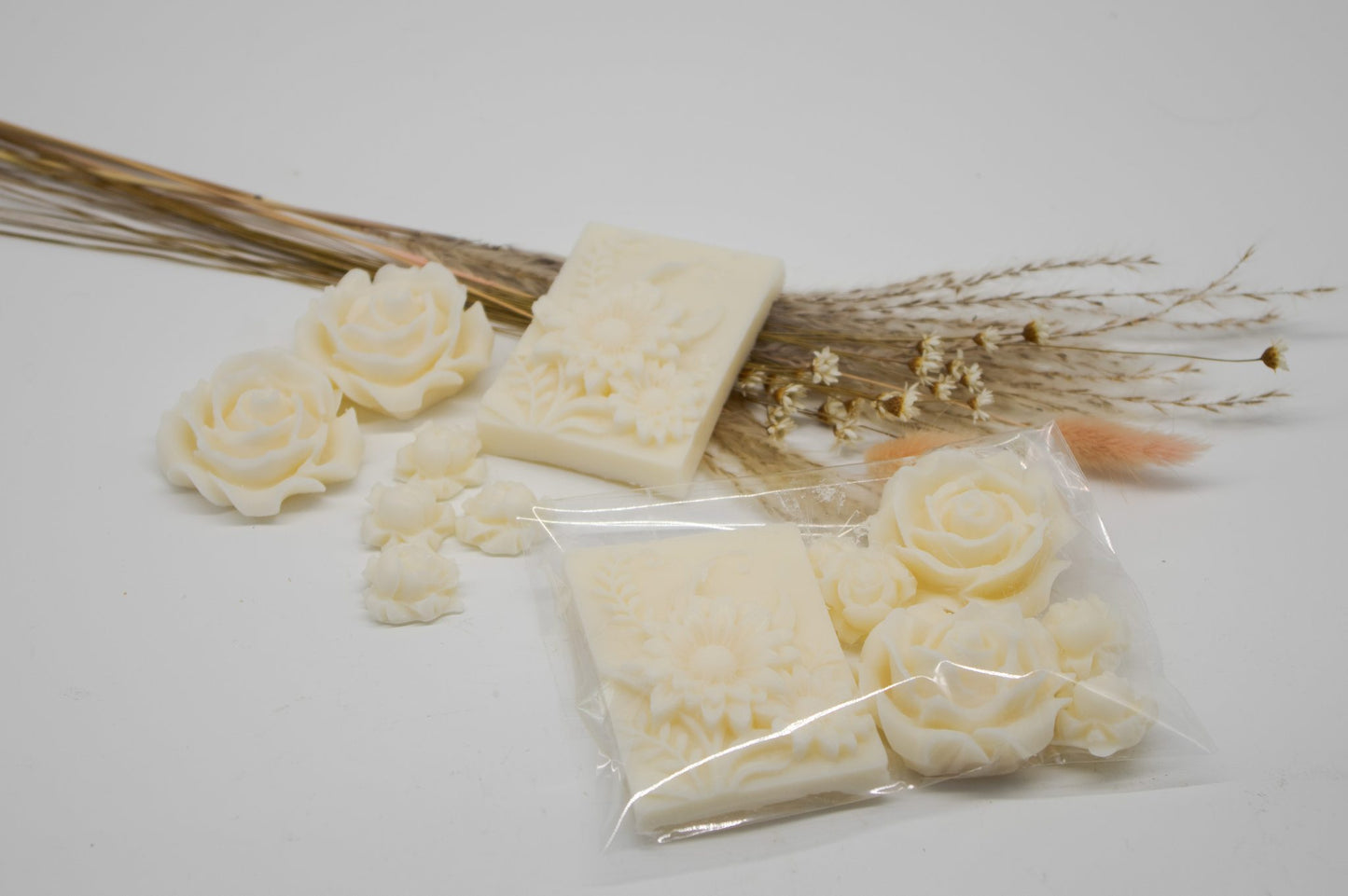 Decorative floral wax melts