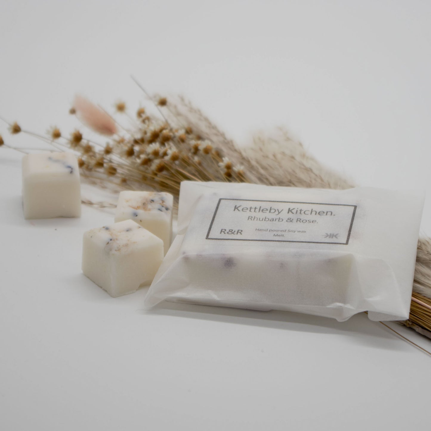 Natural wax melts for aromatherapy